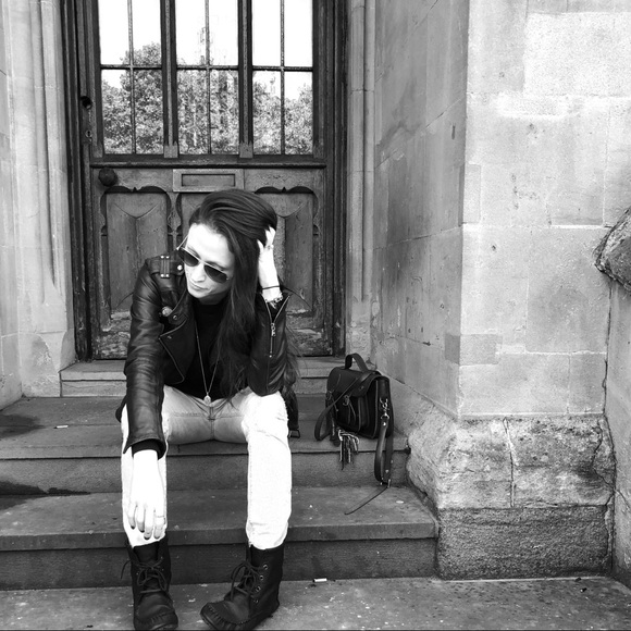 Meet your Posher, Lynette - Picture 1 of 1